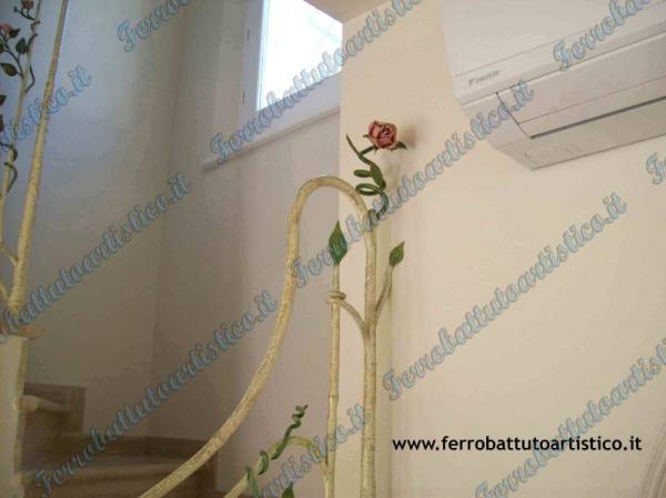 parapetto-in-ferro-battuto-con-rose-e-fiori-10